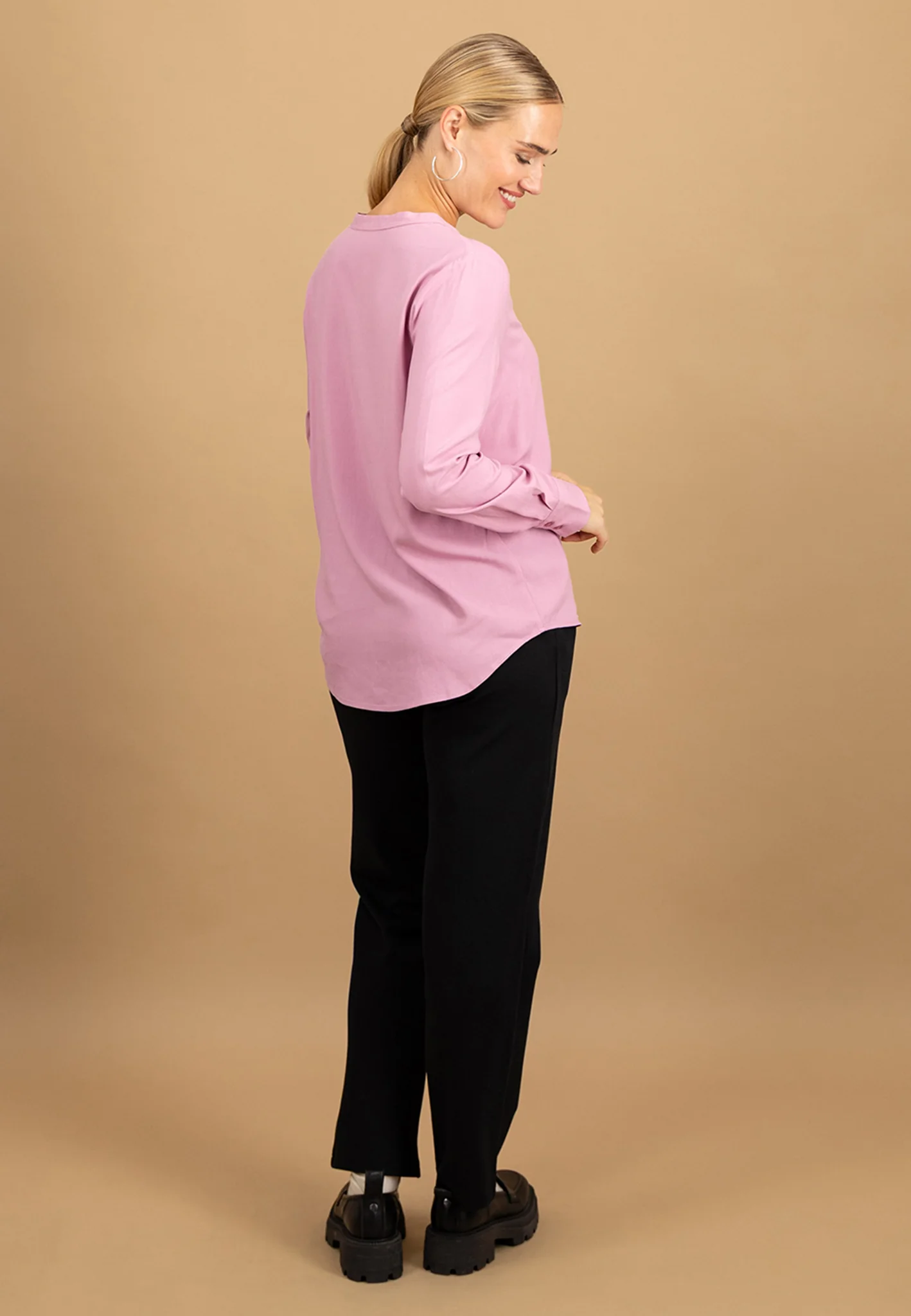 Bluse aus Viskose mit Serafino-Ausschnitt - Image 3