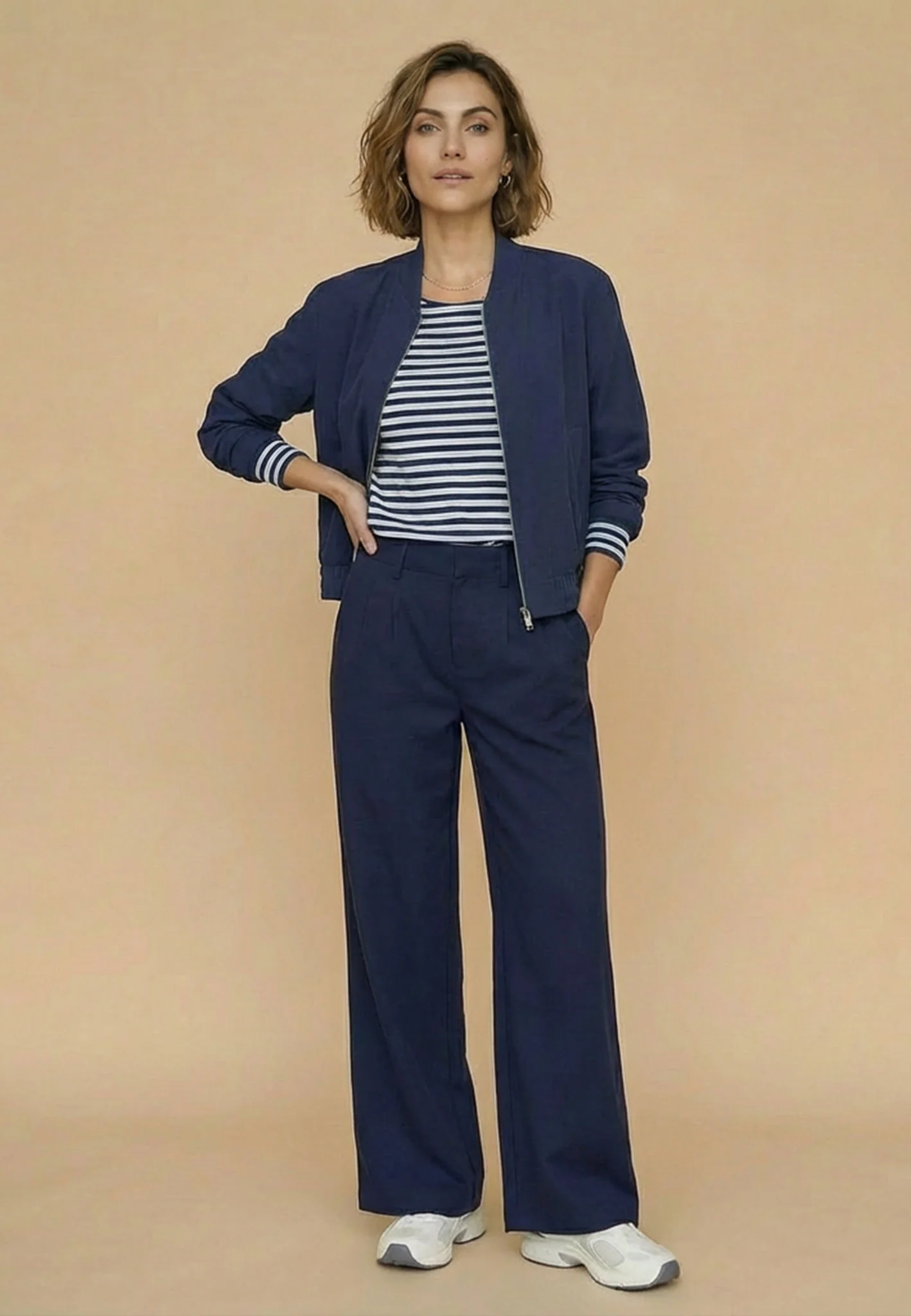 Bomberjacke aus Materialmix mit Reißverschluss und elastischen Abschlüssen - Image 4