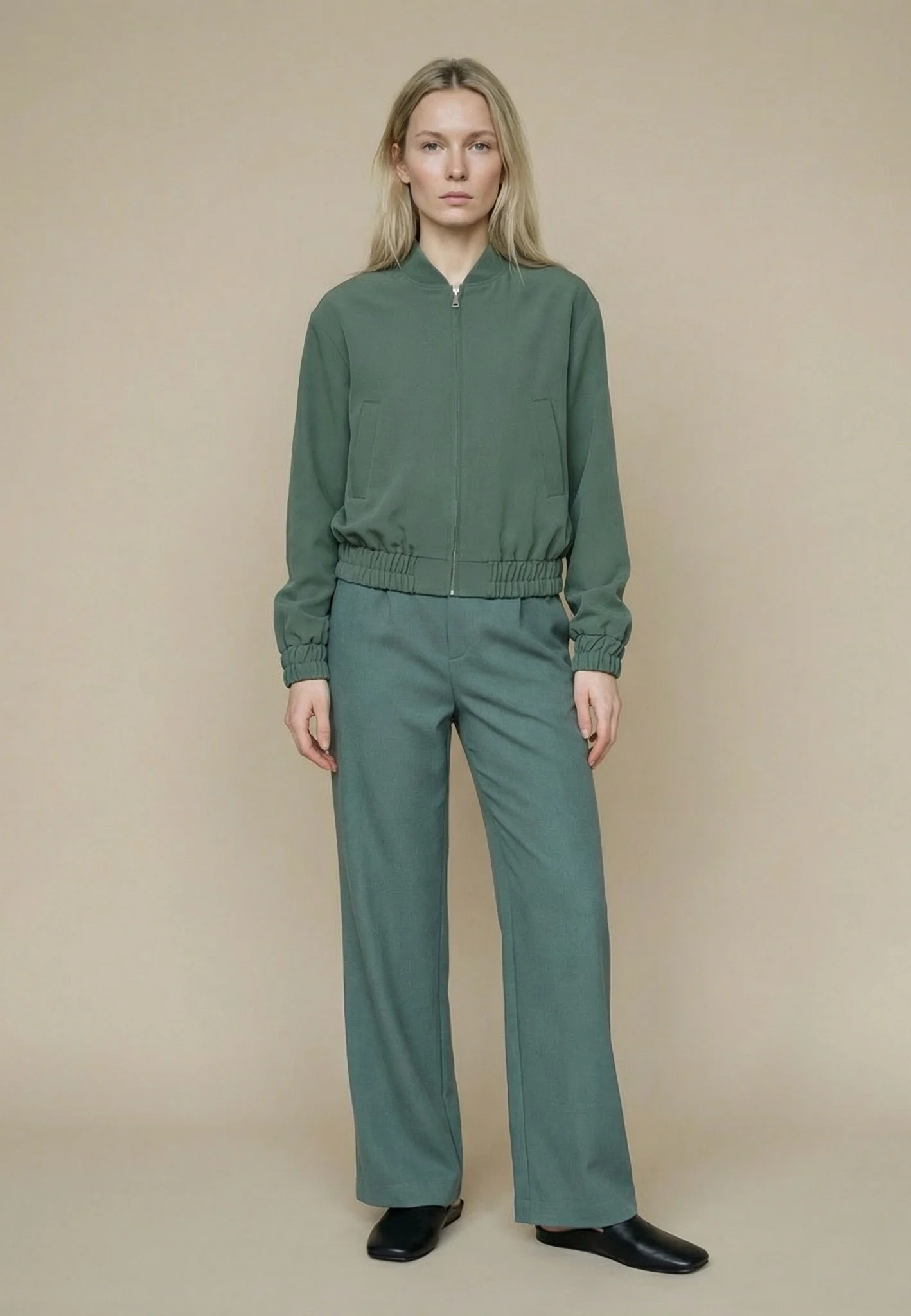 Bomberjacke aus Materialmix mit Reißverschluss und elastischen Abschlüssen - Image 8