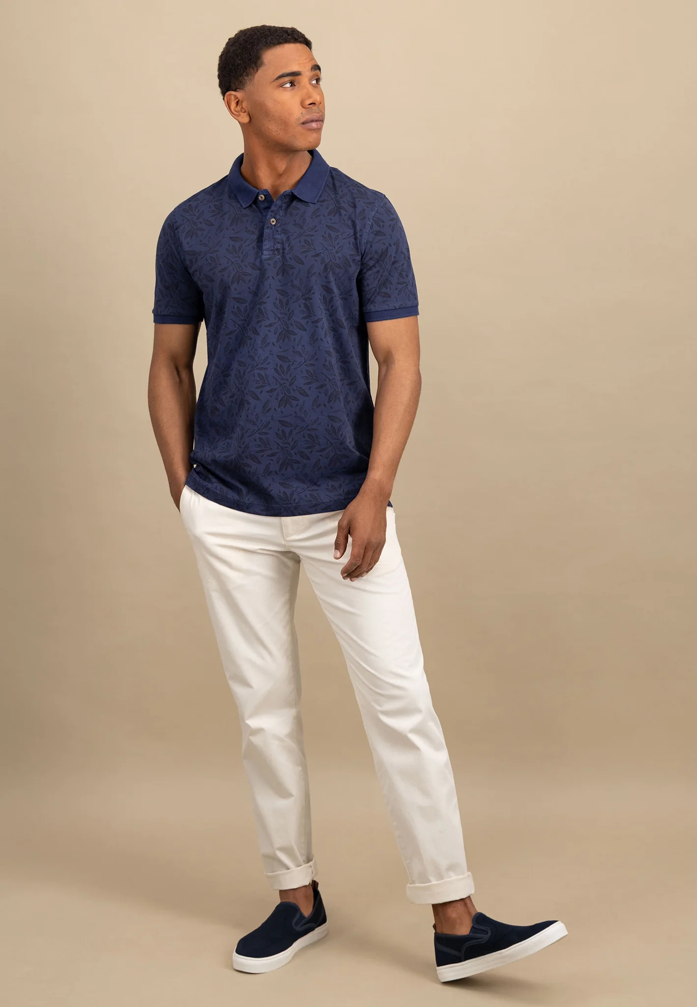 Poloshirt aus Baumwolle mit botanischem Alloverprint - Image 4