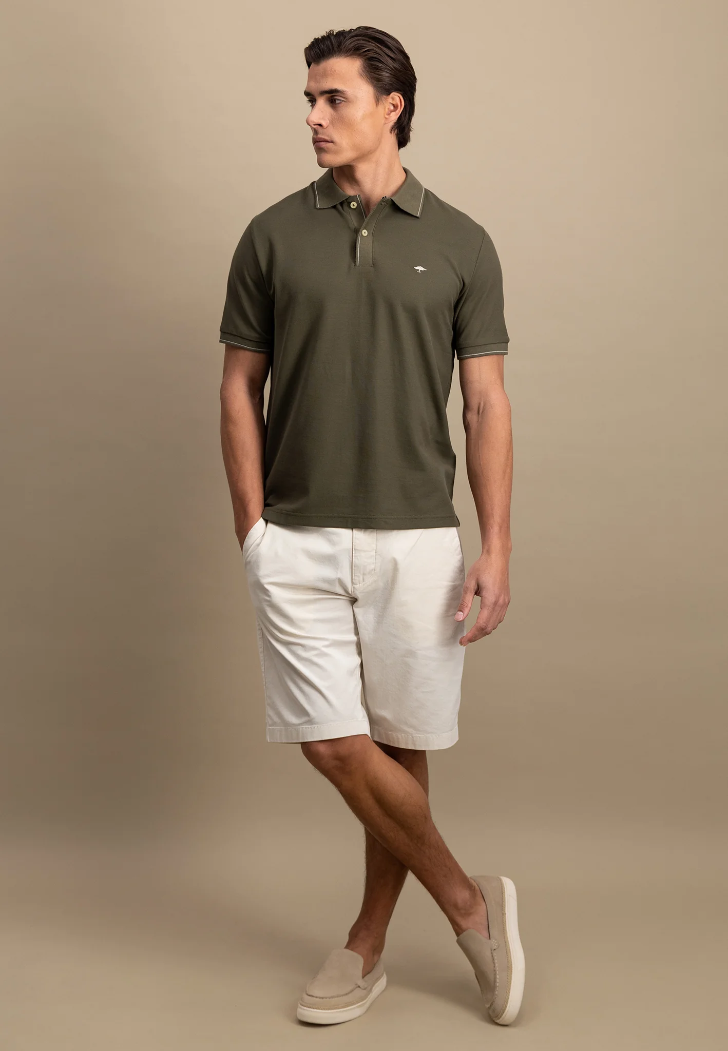 Poloshirt aus Baumwolle mit dezentem Kragendetail - Image 10