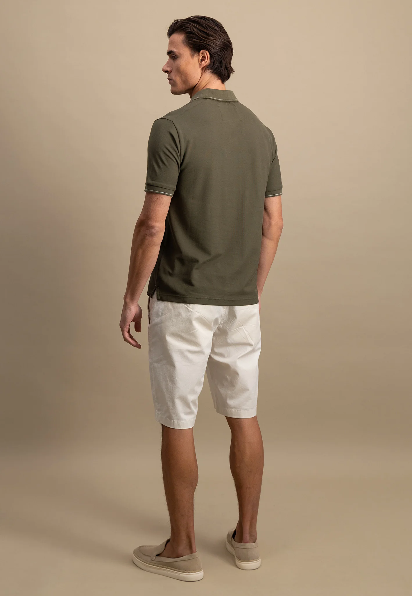 Poloshirt aus Baumwolle mit dezentem Kragendetail - Image 9