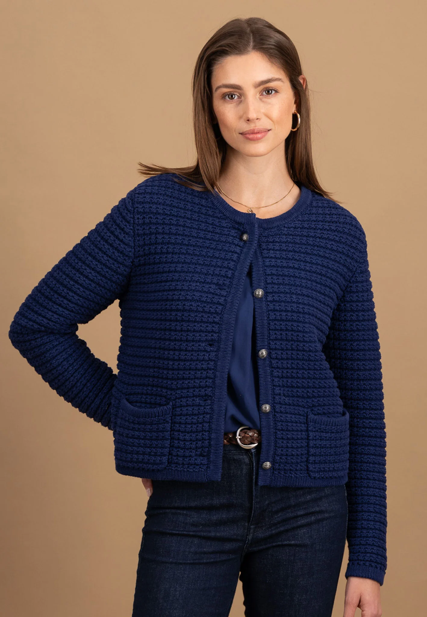 Strickjacke aus Baumwolle mit Strukturstrick und Rundhalsausschnitt - Image 7