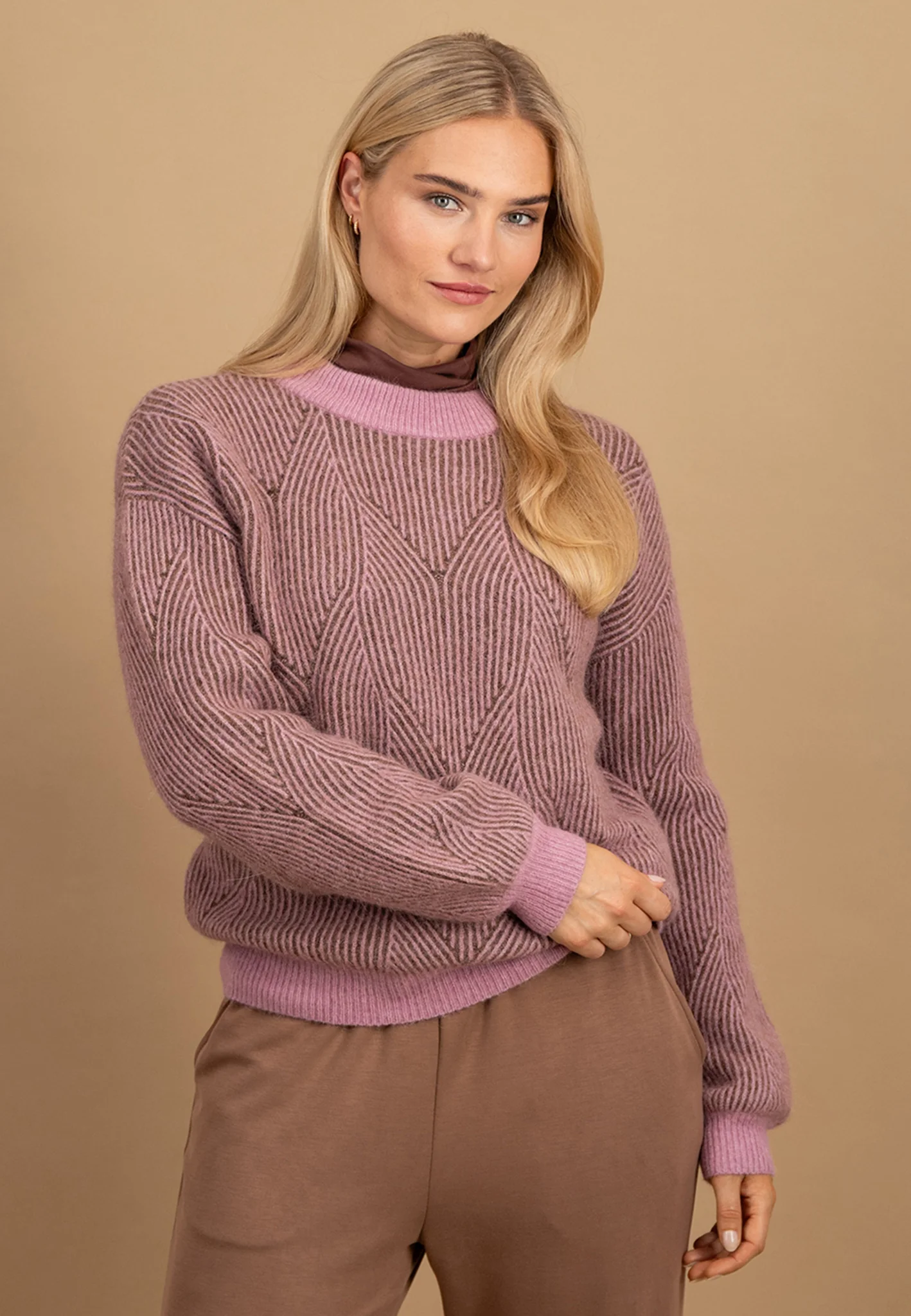 Strickpullover mit Strukturmuster im Alpaka-Wollmix und Kontrastbündchen - Image 14