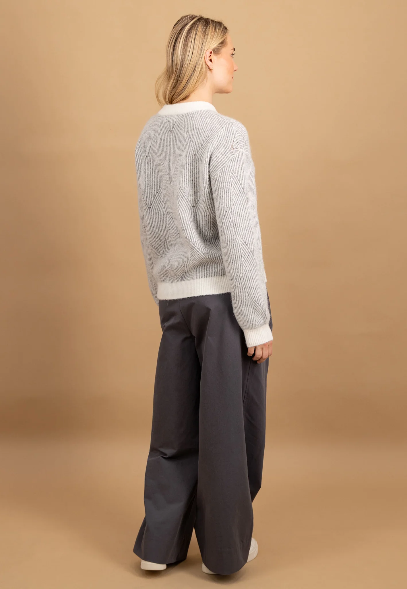 Strickpullover mit Strukturmuster im Alpaka-Wollmix und Kontrastbündchen - Image 3