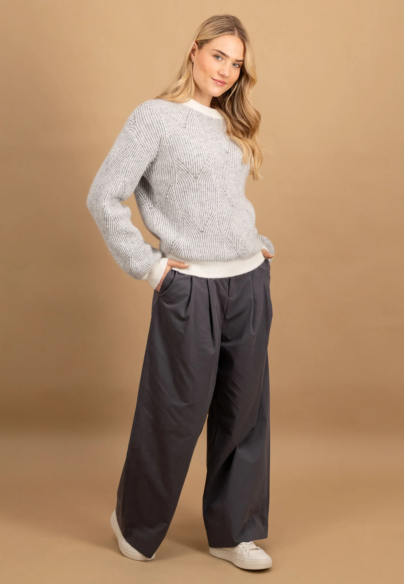 Strickpullover mit Strukturmuster im Alpaka-Wollmix und Kontrastbündchen - Image 4