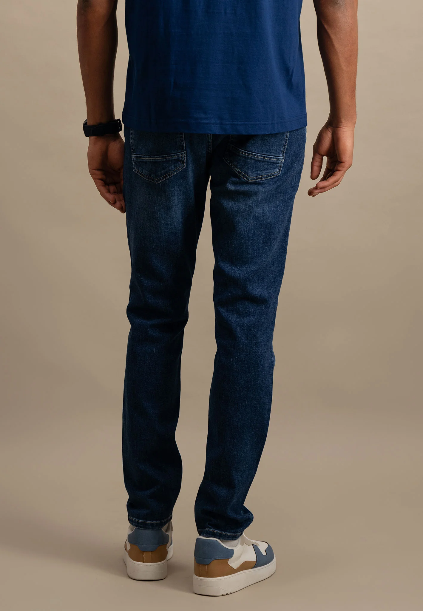 Tapered-Fit Jeans aus Baumwoll-Mix - Image 10