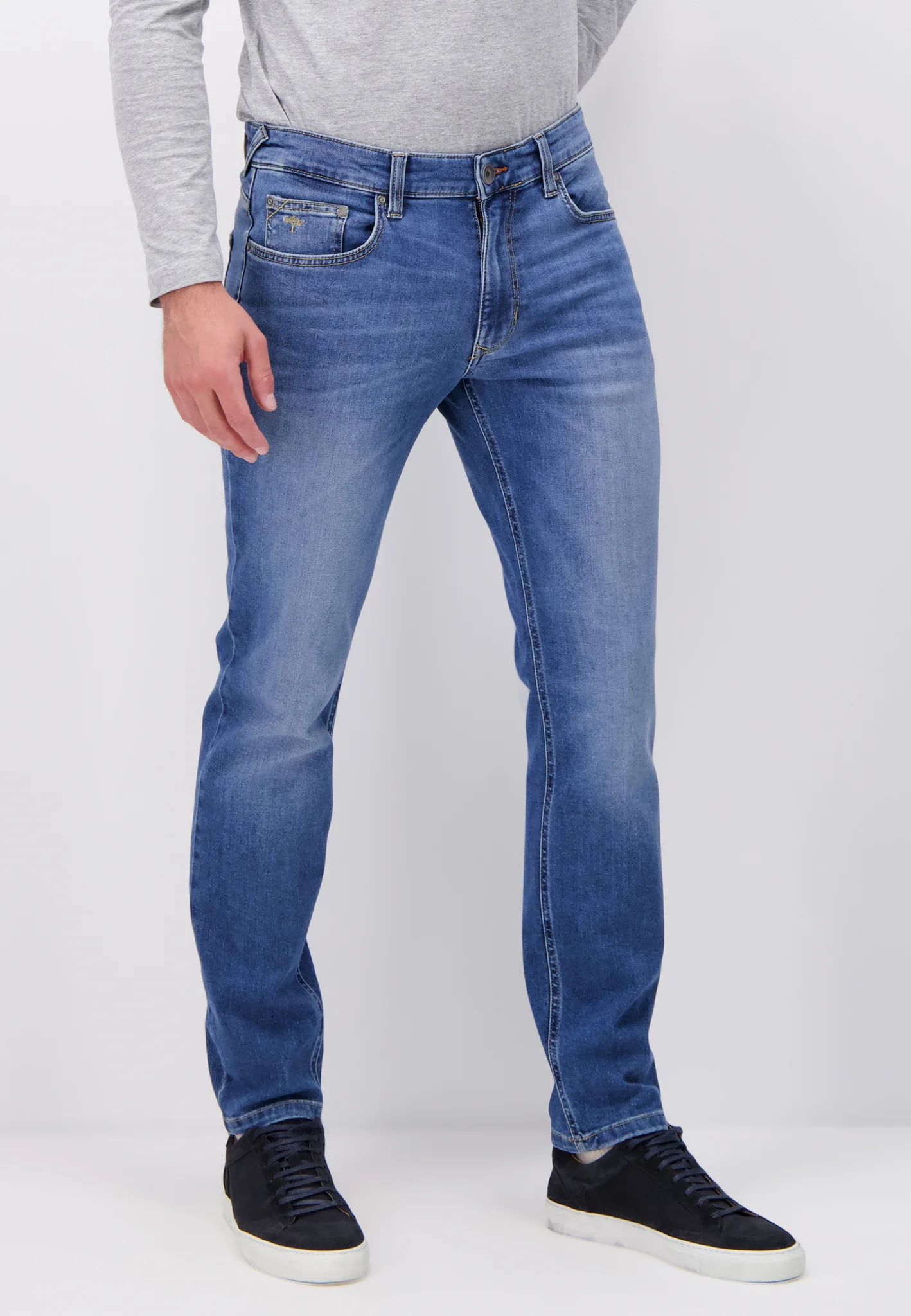 Tapered-Fit Jeans aus Baumwoll-Mix - Image 13