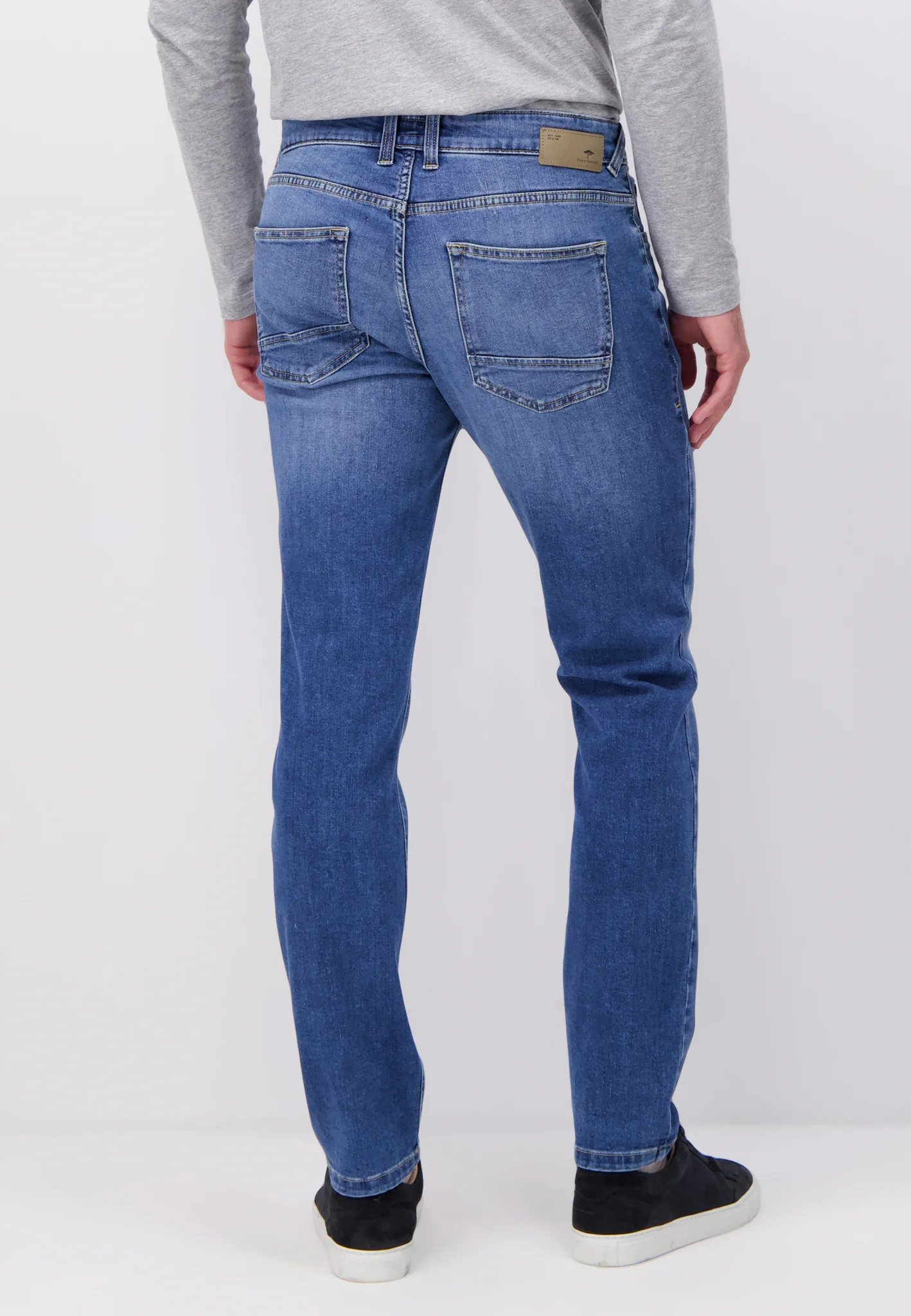 Tapered-Fit Jeans aus Baumwoll-Mix - Image 14